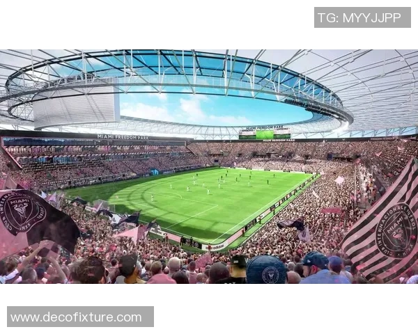 带发袋足球明星的传奇人生与场上风采揭秘